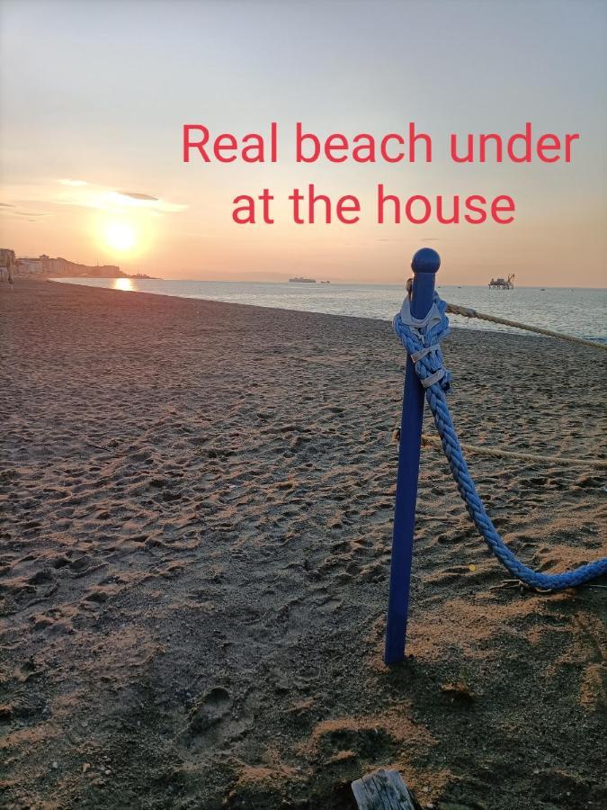 House Of Fly With Sea View, Front The Beach Savona Exterior foto